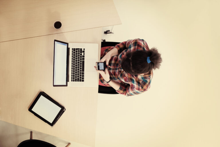 Lavorare da remoto con i figli: tra pregiudizi, equilibri e una libertà che va difesa