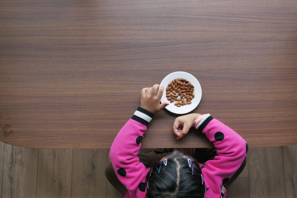 Educazione a tavola: come insegnare le buone maniere ai bambini